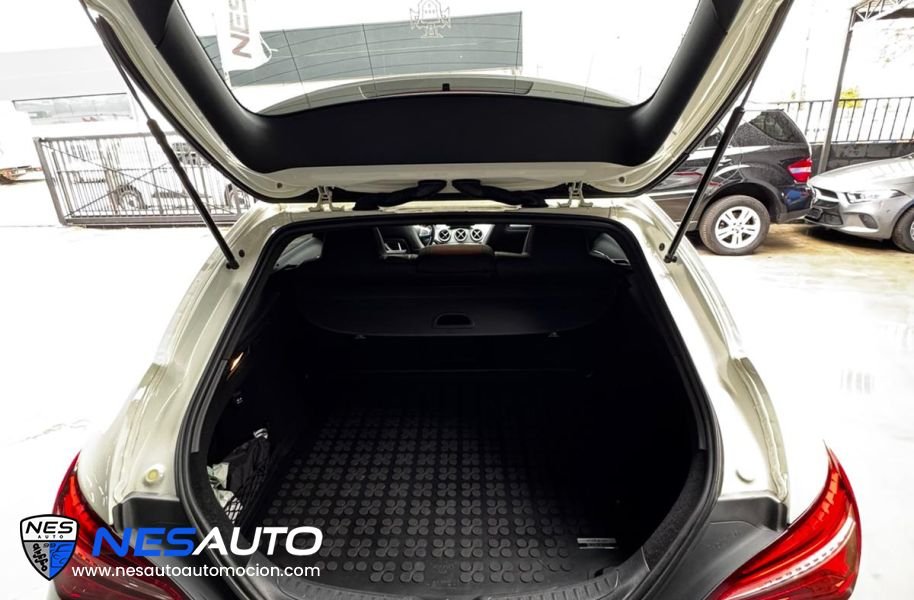 MERCEDES-BENZ Clase CLA 200 Shooting Brake 156 CV AMG Line