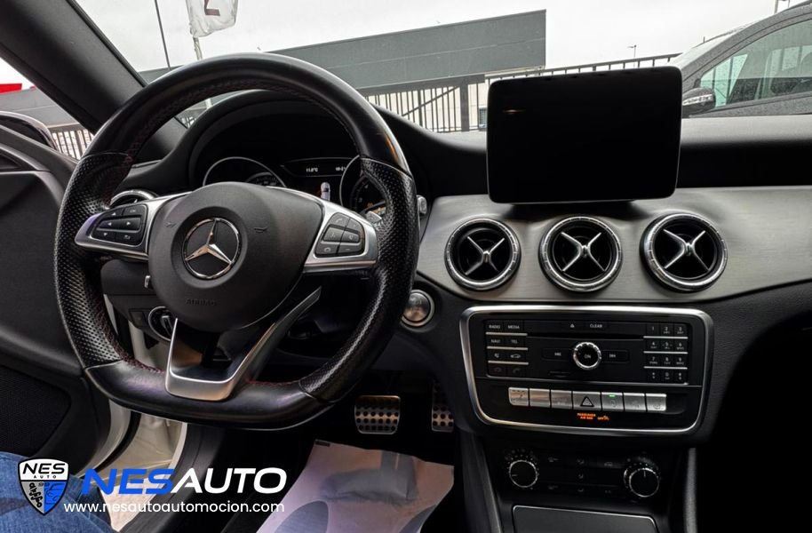 MERCEDES-BENZ Clase CLA 200 Shooting Brake 156 CV AMG Line